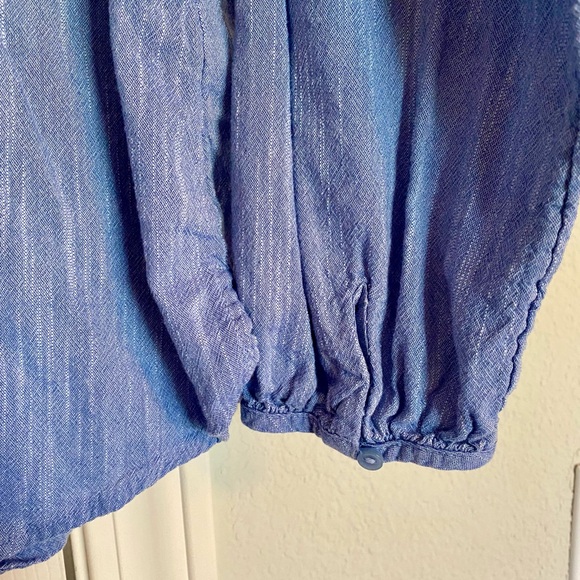Old Navy Women’s Half Button Down Shirt Blouse Lightweight Blue Denim Medium M - Picture 3 of 5